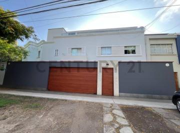 Casa · 250m² · 6 Dormitorios · Residencia Exclusiva en San Antonio Miraflores