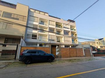 Departamento de 4 habitaciones, Lima · Vendo Bello Flat con Habitaciones Amplias/surco/2 Est/deposito