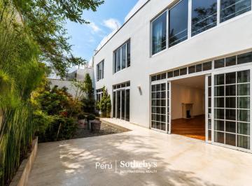 Casa · 748m² · 5 Dormitorios · 8 Estacionamientos · Exclusiva Residencia en Aurelio Miró Quesada – San Isidro