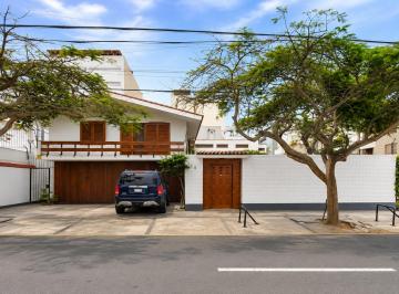 Casa de 3 habitaciones, Lima · Casa en Esquina en Venta en San Borja | 750 m² | Ideal Para Proyecto