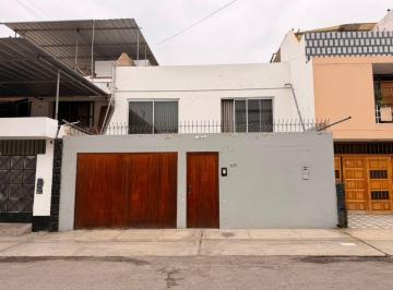 Casa de 5 habitaciones, Trujillo · Casa en Alquiler, Urb. Primavera