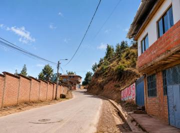 Casa de 4 habitaciones, Cusco · Propiedad con Gran Potencial en Ticapata – Cusco