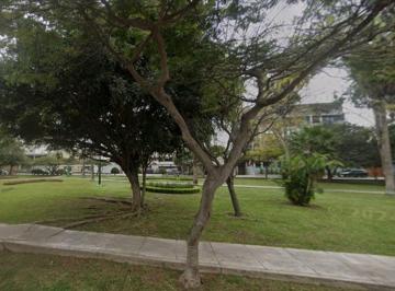 Casa de 5 habitaciones, Lima · Casa Frente a Parque, Calle Muy Tranquila