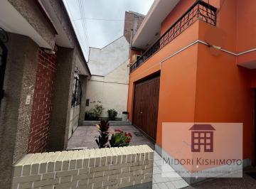 Casa · 319m² · 5 Dormitorios · 4 Estacionamientos · Casa en Urbanización Pando