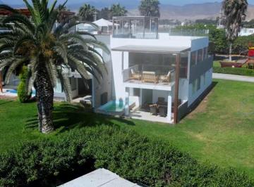 Casa · 166m² · 4 Dormitorios · 2 Estacionamientos · Condominio Farallones, Playa Chocalla, Asia.