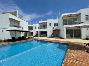 Casa · 196m² · 4 Dormitorios · 1 Estacionamiento · Casa en Venta con Titulo de Propiedad de 221 m² Frente Al Mar en Zorritos
