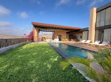 Casa · 658m² · 4 Dormitorios · 8 Estacionamientos · Casa en Venta en Condominio con Piscina y Excelente Vista