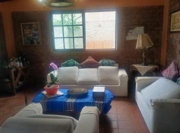 Casa · 348m² · 3 Dormitorios · 4 Estacionamientos · Venta de Hermosa Casa de 1,000 m², Pachacamac.