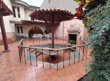 Casa · 317m² · 4 Dormitorios · 2 Estacionamientos · Bajó de Precio! Casa de 3 Pisos en La Molina, 4 Dorm., 317 m²