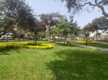 Terreno / Lote , Lima · Casa Como Terreno Frente a Parque