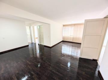Departamento · 81m² · 2 Dormitorios · 1 Estacionamiento · ¡Vive Cómodo, Conectado y con Luz Natural en Surco!
