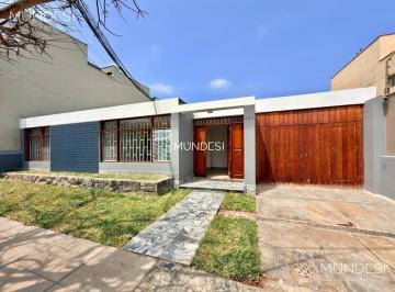 Casa · 217m² · 4 Dormitorios · 1 Estacionamiento · Casa Alquiler en Miraflores