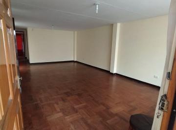Casa de 3 habitaciones, Lima · ¡Linda Casa de un Solo Piso Frente a Parque en San Miguel!