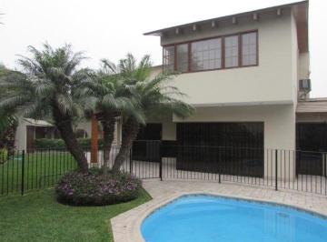 Casa de 4 habitaciones, Lima · Linda Casa con Techos Altos, Terraza, Jardin y Piscina a un Paso del Contry Club La Planicie