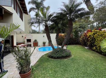 Casa de 4 habitaciones, Lima · Linda Casa con Techos Altos, Terraza, Jardin y Piscina a un Paso del Contry Club La Planicie