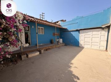 Casa · 200m² · 3 Dormitorios · 2 Estacionamientos · Amplia, Iluminada y Muy Bien Distribuida Casa a 3 Cuadras de La Playa en Alquiler