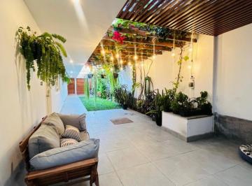 Casa de 4 habitaciones, Lima · Casa con Salida a Parque con Departamento Independiente