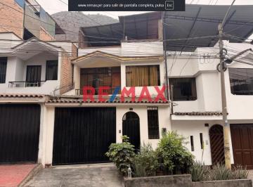Casa · 260m² · 7 Dormitorios · 1 Estacionamiento · Vendo Acogedora Casa de 3 Pisos