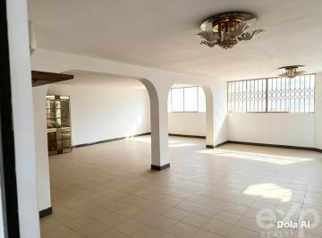 Casa · 198m² · 5 Dormitorios · 1 Estacionamiento · Vendo Casa Comercial en Esquina, Frente a Mercado America