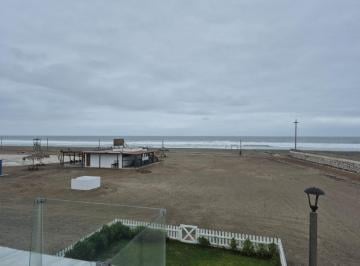 Casa · 180m² · 4 Dormitorios · 3 Estacionamientos · Tu Casa de Playa Te Espera - Laguna Beach Cerro Azul