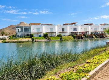 Casa · 180m² · 4 Dormitorios · 3 Estacionamientos · Casa de Playa - Laguna Beach