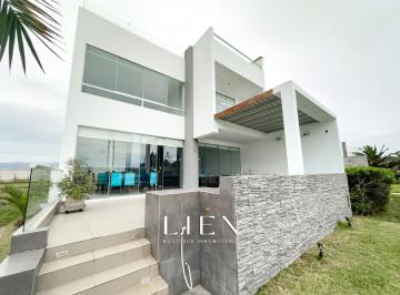 Casa · 137m² · 5 Dormitorios · 2 Estacionamientos · Casa en Mala