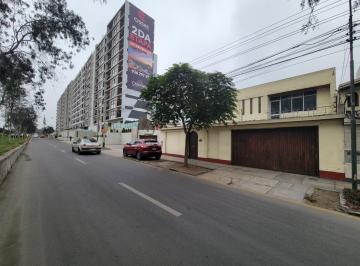 Terreno / Lote · 451m² · 7 Dormitorios · 2 Estacionamientos · Casa en Venta a Precio de Terreno Monterrico