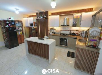 Casa · 441m² · 9 Dormitorios · Venta de Casa en San Juan de Miraflores