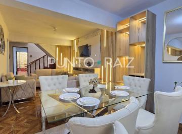 Casa · 140m² · 4 Dormitorios · 1 Estacionamiento · Amplia y Distinguida Casa en Venta