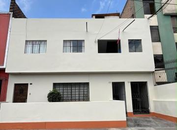 Local comercial · 120m² · 2 Dormitorios · Alq de Dpto con Uso de Local Comercial Cerca Al Tottus Zorritos, Puerta Calle Primer Piso No Cochera