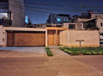Casa · 620m² · 6 Dormitorios · 2 Estacionamientos · Casa en Venta con Excelente Ubicacion en Valle Hermoso