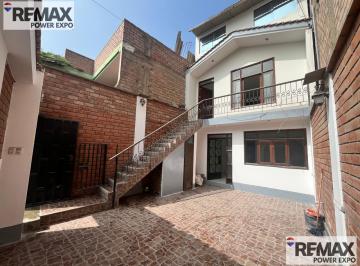 Casa · 200m² · 4 Dormitorios · 1 Estacionamiento · Se Vende Casa - 140 m - Jose Galvez V. m. T.