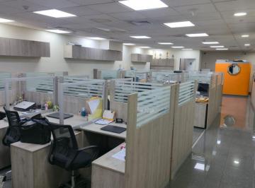 Oficina comercial , Lima · Oficina Amoblada de 211 m² Implementada con Divisiones y Vista Parcial Al Golf en Santiago de Surco