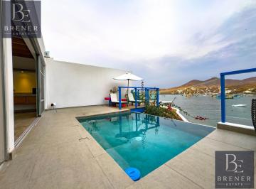 Casa · 700m² · 5 Dormitorios · 6 Estacionamientos · Casa de Playa en La Isla de Pucusana