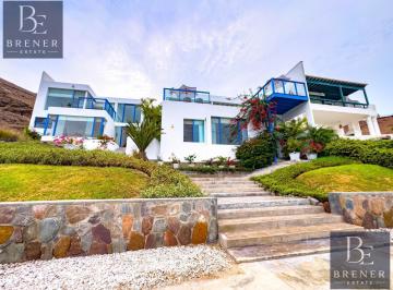 Casa · 700m² · 5 Dormitorios · 6 Estacionamientos · Casa de Playa en La Isla de Pucusana