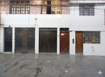 Casa de 8 habitaciones, Lima · ¡Excelente Oportunidad de Inversión! Venta de Casa en Zona Comercial – San Juan de Miraflores