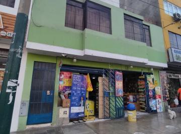 Casa · 71m² · 2 Dormitorios · Venta de Local Comercial con Dpto en 2do Piso y Area Libre Posterior Para Construir