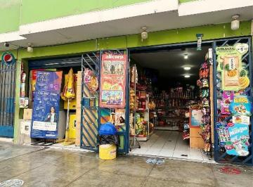 Casa · 71m² · 2 Dormitorios · Oportunidad de Inversión en Surco Sagitario | Local Comercial y Departamento y Amplio Patio