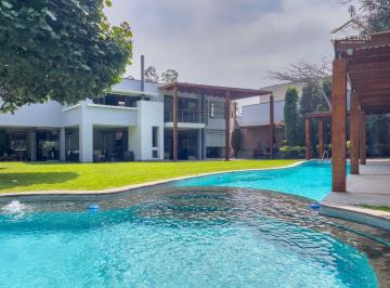Casa de 4 habitaciones, Lima · Residencia Totalmente Re Modelada con Varias Zonas Sociales