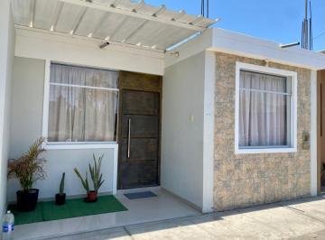 Casa · 75m² · 2 Dormitorios · Casa en Venta a Precio de Ocasion con Doble Frente Urb. Palmeras - Centenario Para Credito Hipotecario