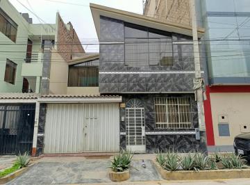 Casa · 160m² · 6 Dormitorios · 1 Estacionamiento · ¡Oportunidad de Inversión! Propiedad de 4 Niveles con Gran Potencial Comercial en Lima Norte