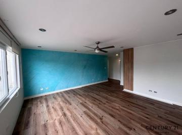 Casa · 260m² · 3 Dormitorios · 2 Estacionamientos · Casa en Miraflores
