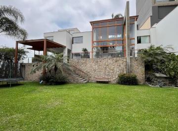 Casa · 1250ha · 5 Dormitorios · 4 Estacionamientos · Venta - Casa en Casuarinas con Piscina - 5 Dorm.