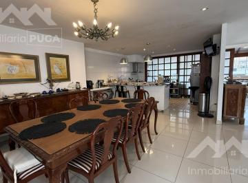 Casa · 572m² · 5 Dormitorios · 1 Estacionamiento · Alquiler de Casa en Corpac San Isidro