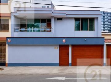 Casa · 365m² · 8 Dormitorios · 1 Estacionamiento · Se Vende Amplia Casa 284 m² en Zona Céntrica de San Miguel