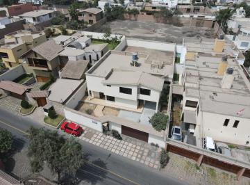 Casa · 400m² · 6 Dormitorios · 4 Estacionamientos · Casa en El Sol de La Molina