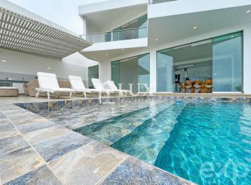 Casa · 388m² · 7 Dormitorios · 3 Estacionamientos · Casa de Playa en Asia
