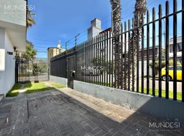 Casa · 296m² · 6 Dormitorios · 2 Estacionamientos · Casa en Venta en Miraflores