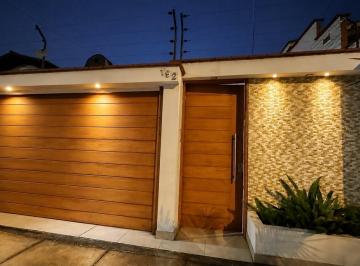 Casa · 268m² · 5 Dormitorios · 2 Estacionamientos · Vendo Casa Remodelada de 160 m² Loma Amarrilla