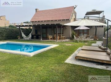Casa · 200m² · 10 Dormitorios · 4 Estacionamientos · Venta Casa de Campo en Condominio en Chincha Baja (- 1)